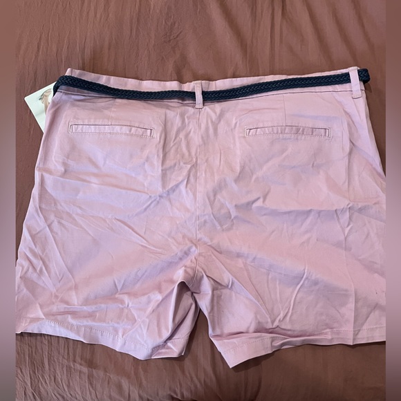 NWT Women’s Riders By Lee Lilac Shorts with Navy Belt - Picture 2 of 2